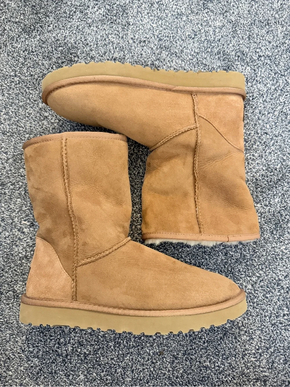 Men’s UGG classic short chestnut boot. Size 9